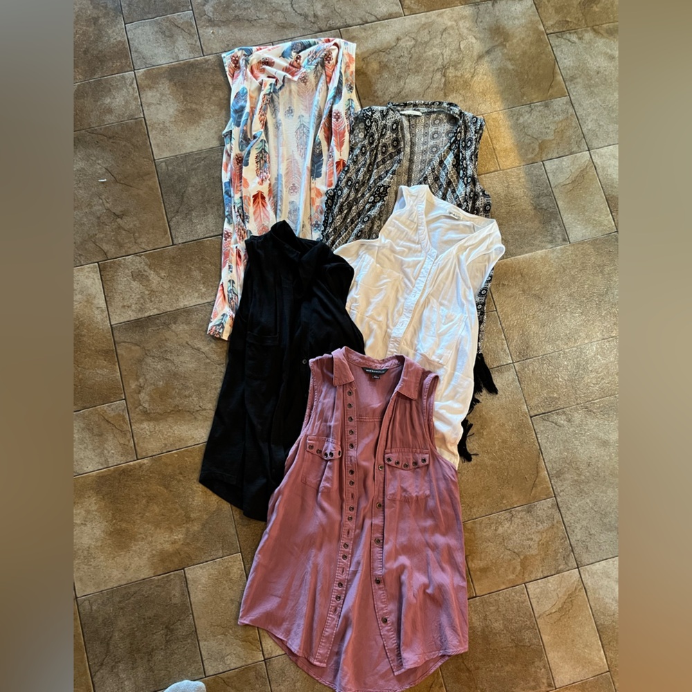 Lot of sleeveless vest size xsmall -large